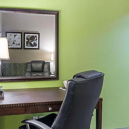 Quality Suites Sulphur Buitenkant foto