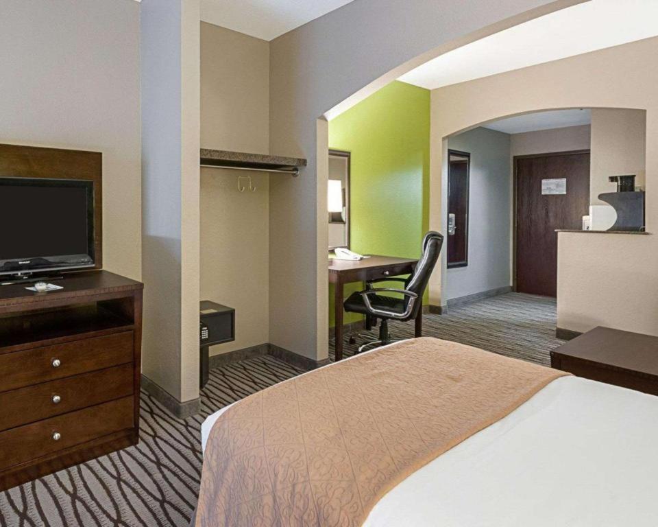 Quality Suites Sulphur Buitenkant foto