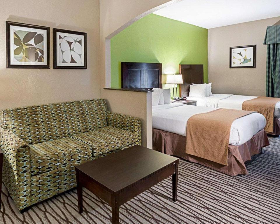 Quality Suites Sulphur Buitenkant foto