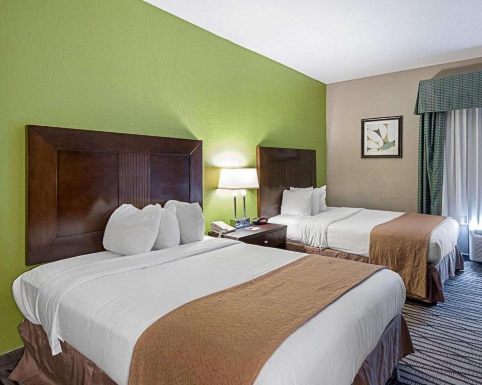 Quality Suites Sulphur Buitenkant foto