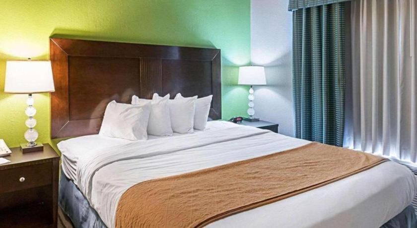 Quality Suites Sulphur Buitenkant foto