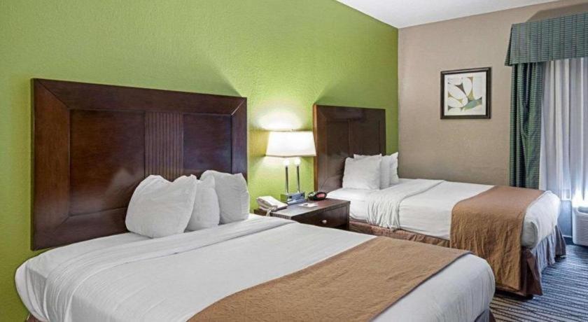 Quality Suites Sulphur Buitenkant foto