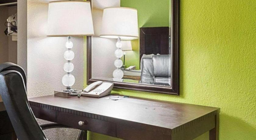 Quality Suites Sulphur Buitenkant foto