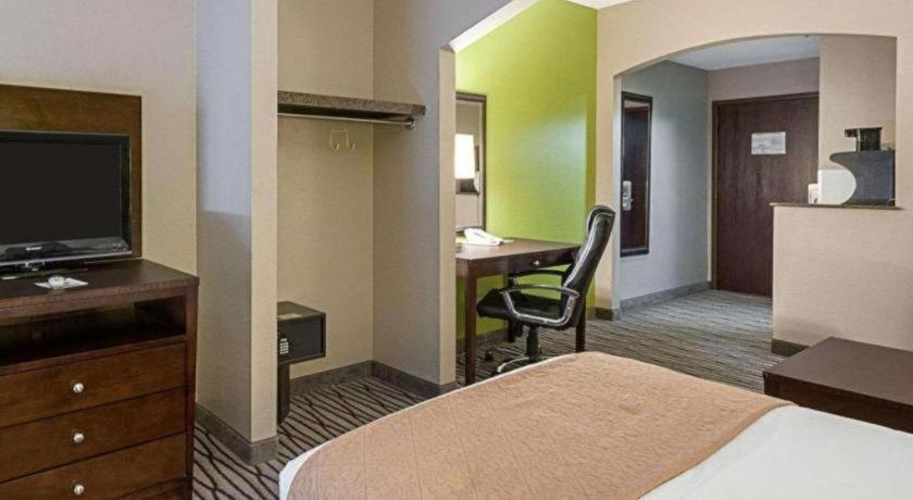 Quality Suites Sulphur Buitenkant foto