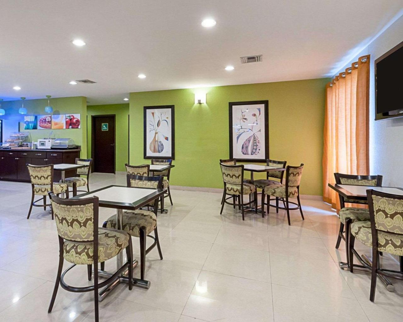 Quality Suites Sulphur Buitenkant foto