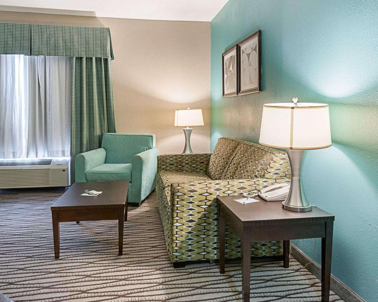 Quality Suites Sulphur Buitenkant foto