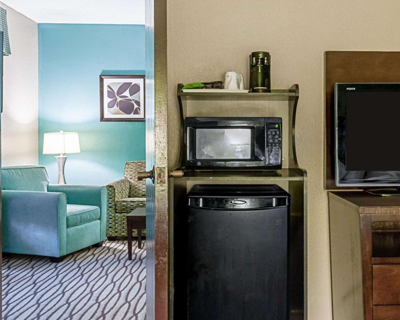 Quality Suites Sulphur Buitenkant foto