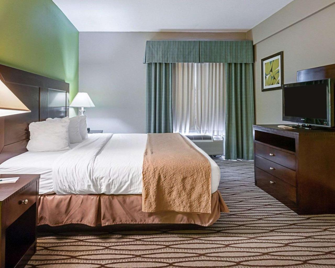 Quality Suites Sulphur Buitenkant foto