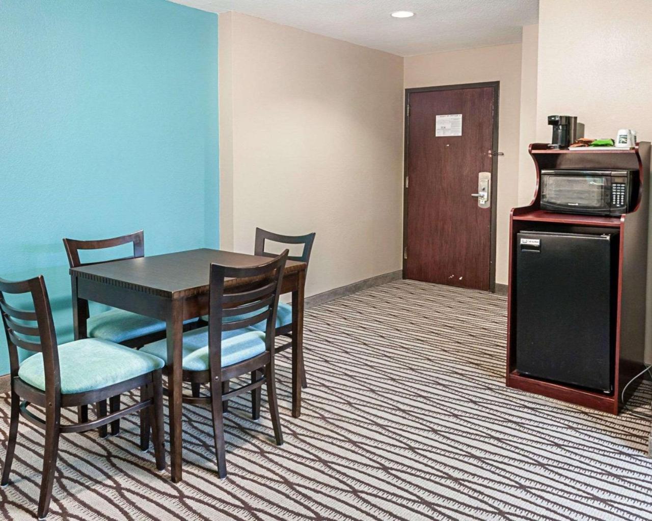 Quality Suites Sulphur Buitenkant foto